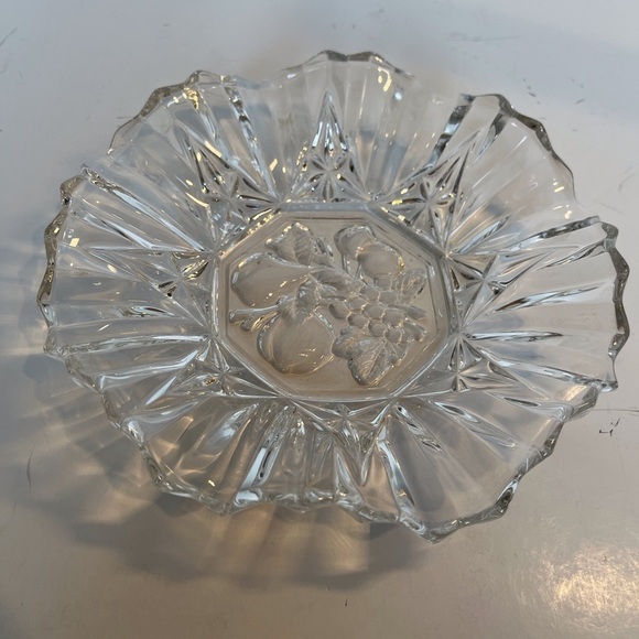 Vintage Clear Federal Glass Ruffled Edge Dish with Fruit Design - Picture 3 of 11